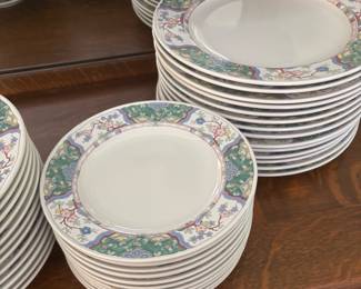 Mikasa set of 16 place settings