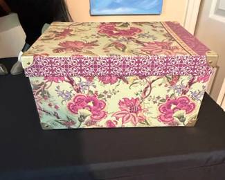 Vintage Decorative Storage Trunk with Floral Pattern