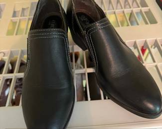 Eurosoft by Sofft Womens Black Leather SlipOn Loafer Shoes .