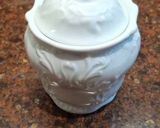White Porcelain Sugar Bowl with Lid