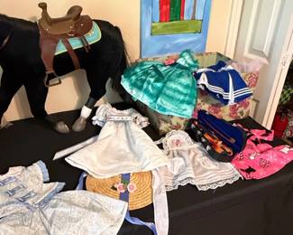 Vintage Decorative Storage Trunk with Floral Pattern second image