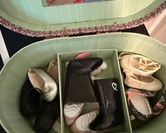 Vintage Floral Train Case with Doll Accessories second image