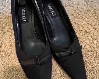 Van Eli Black Fabric Pointed Toe Pumps with Bow Detail