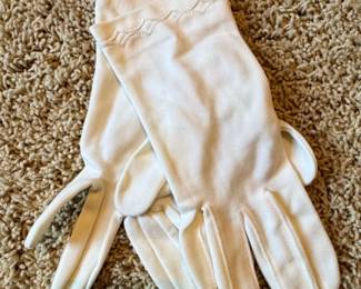 Vintage White Cotton Gloves with Scalloped Trim