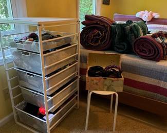 Striped Quilt and Velvet Duvet Set third image