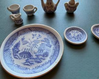 Vintage Blue Willow Miniature Tea Set with Decorative Plate