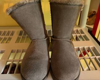 Womens unmarked UGG Style Classic Short Boots