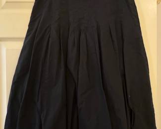 BCBGMAXAZRIA Black Pleated Midi Skirt Size third image