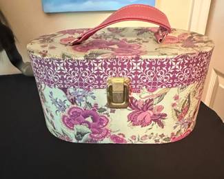 Vintage Floral Train Case with Doll Accessories fourth image