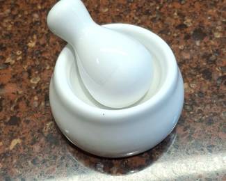 White Ceramic Mortar and Pestle Set