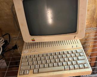 Apple iic computer 