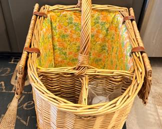 Large picnic basket 