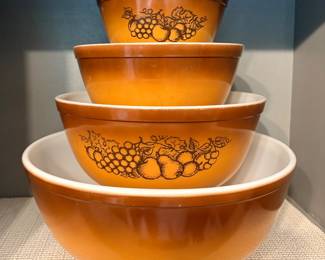 Pyrex "Old Orchard" pattern set of 4 nesting bowls