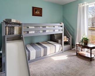 Twin bunk beds 
