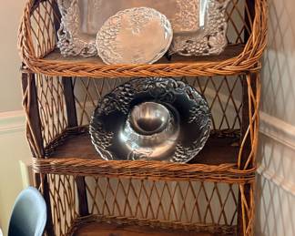 Wicker shelf