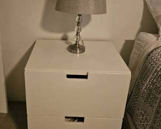 two nightstands and two lamps