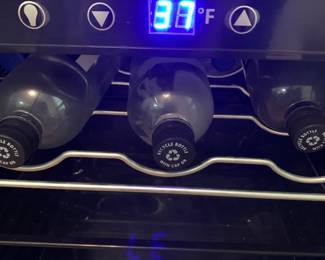 #12	Vissani wine cooler with 3 shelves 3 wine rack - 20x21x31	 $100.00 