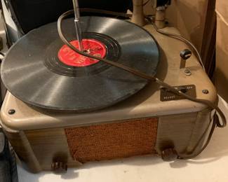 #131	Vintage Turn Table in unknown Condition	 $20.00 