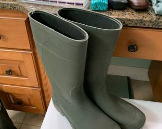 #96	Size 13W Rubber Boots - Made in Canada 	 $35.00 