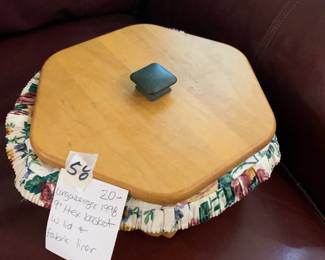 #58	Longaberger 1998 9" Hex Basket w/lid & Fabric Liner	 $20.00 