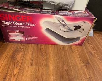 #98	Singer Magic Steam Press CSP-1 - in box 	 $60.00 