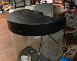 #173	Half Moon Aquarium w/ Pump 20x17	 $20.00 