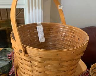 #67	1995 Longaberger Basket  w/plastic liner- 1994 Extra Large Fruit Basket w/swing handle - 13" 	 $30.00 