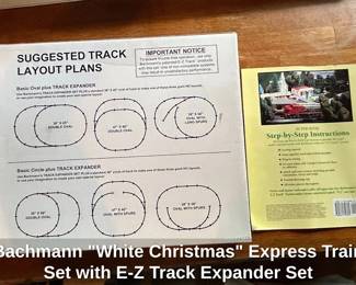 Bachmann White Christmas Express Train Set with EZ Track Expander Set fourth image