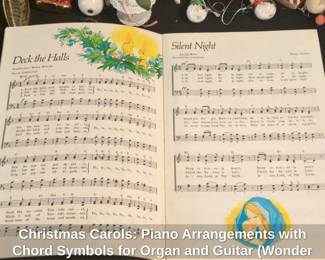 Christmas Carols Piano Arrangements with Chord Symbols for Organ and Guitar Wonder Book second image