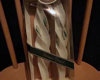 Beestux Designs Natural Beeswax Holly  Berry Twisted Candles