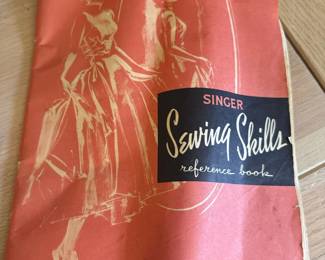 Singer Featherweight Sewing Machine with Accessories and Manual second image