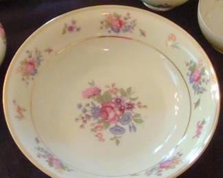P. T. Bavaria Tirschenreuth Queensrose Serving Bowl