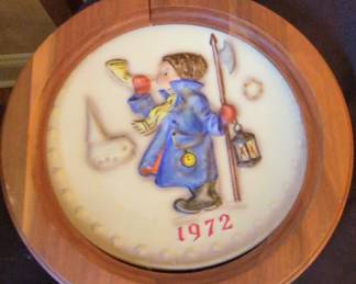 Hear Ye, Hear Ye Hummel Plate