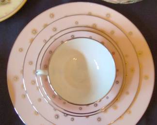 Lenox Jewel A Pink Starburst Dinnerware Set second image