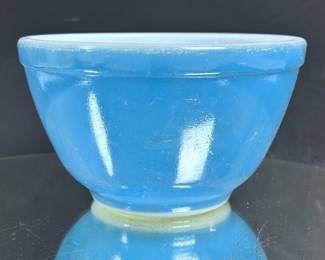 Vintage 1940s small Pyrex Bowl