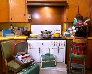 MID CENTURY TIME CAPSULE OF AN UNTOUCHED 1950S HOME