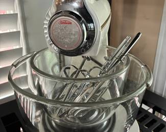 Sunbeam mixer with bowls and accessories