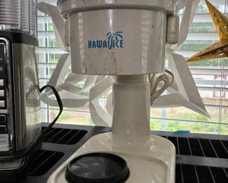 Hawaiian Shaved Ice S700 electric snow cone maker
