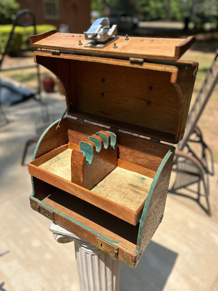 Vintage Optometrists case