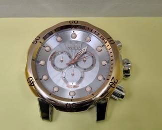 Large invicta wall clock (very cool invicta advertisement display)