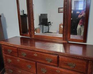 Mirrored dresser
