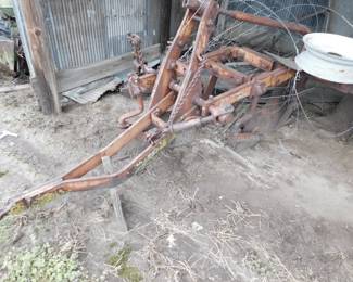 Allis Chalmers 3-Btm Plow, Snap Coupler Hitch