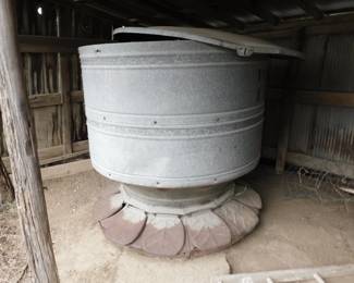 60 Bu. Pride Of The Farm Hog Feeder