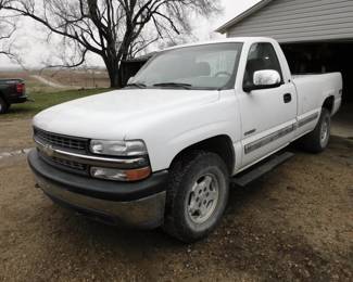 2000 Chevrolet Z71 Pickup, Regular Cad, 4WD, AT, 5.3 V-8 Engine, 275/65R/16 Rubber (like new), 73,437 miles