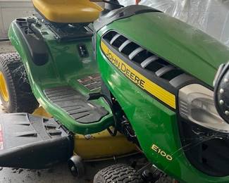 John Deere Riding Mower E100