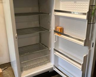 Estate upright freezer