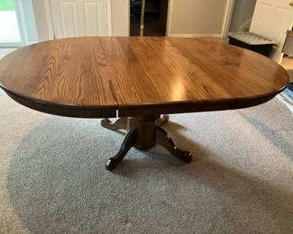 Solid oak table w one 24" leaf, extends to 77"
