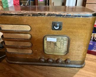Delco radio, model R 1128