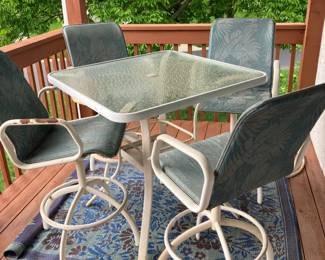 Counter-height patio table w 4 chairs