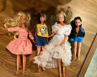 Vintage Midge dolls